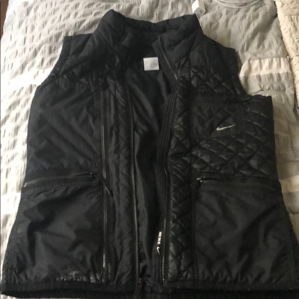 Black nike vest